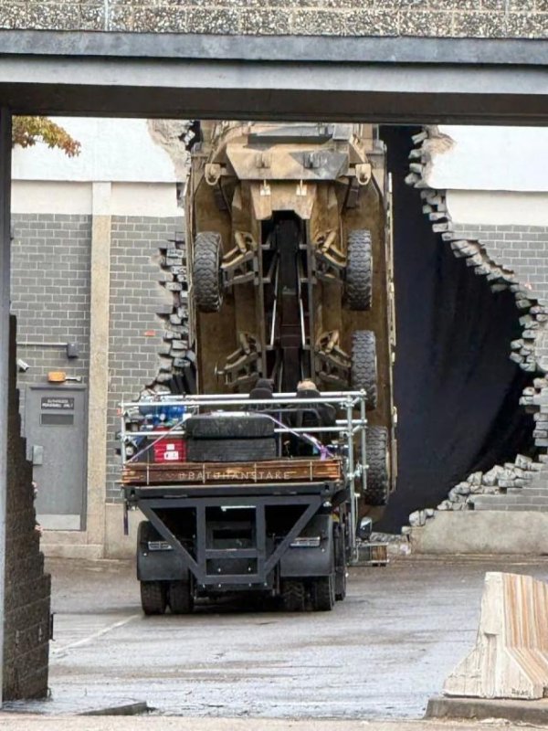 旭阳配资 《蜘蛛侠4》片场最新照曝光，荷兰弟亲口证实康复中，漫威粉可以放心了